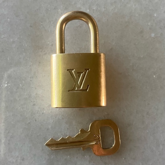 Louis Vuitton Lock with One Key #315 - Picture 5 of 11